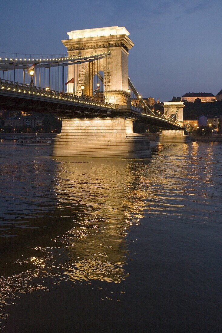 Chain Bridge over Danube in the evening, Budapest, Hungary, Europe