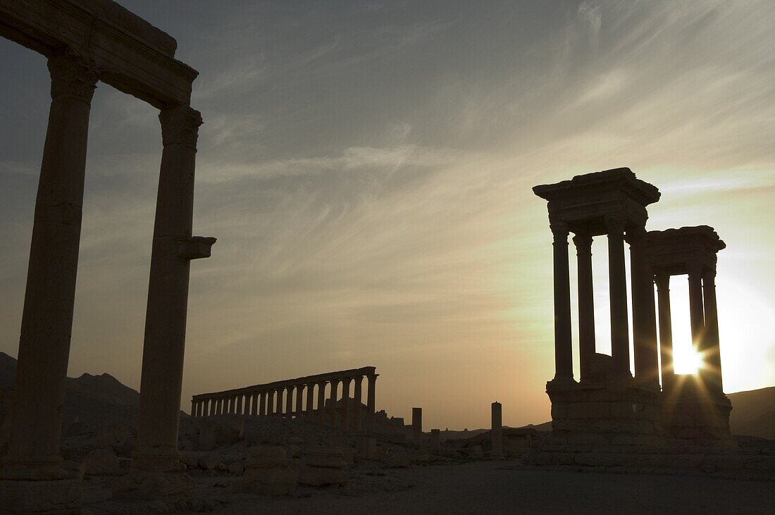 Sunset, archaelogical ruins, Palmyra, UNESCO World Heritage Site, Syria, Middle East