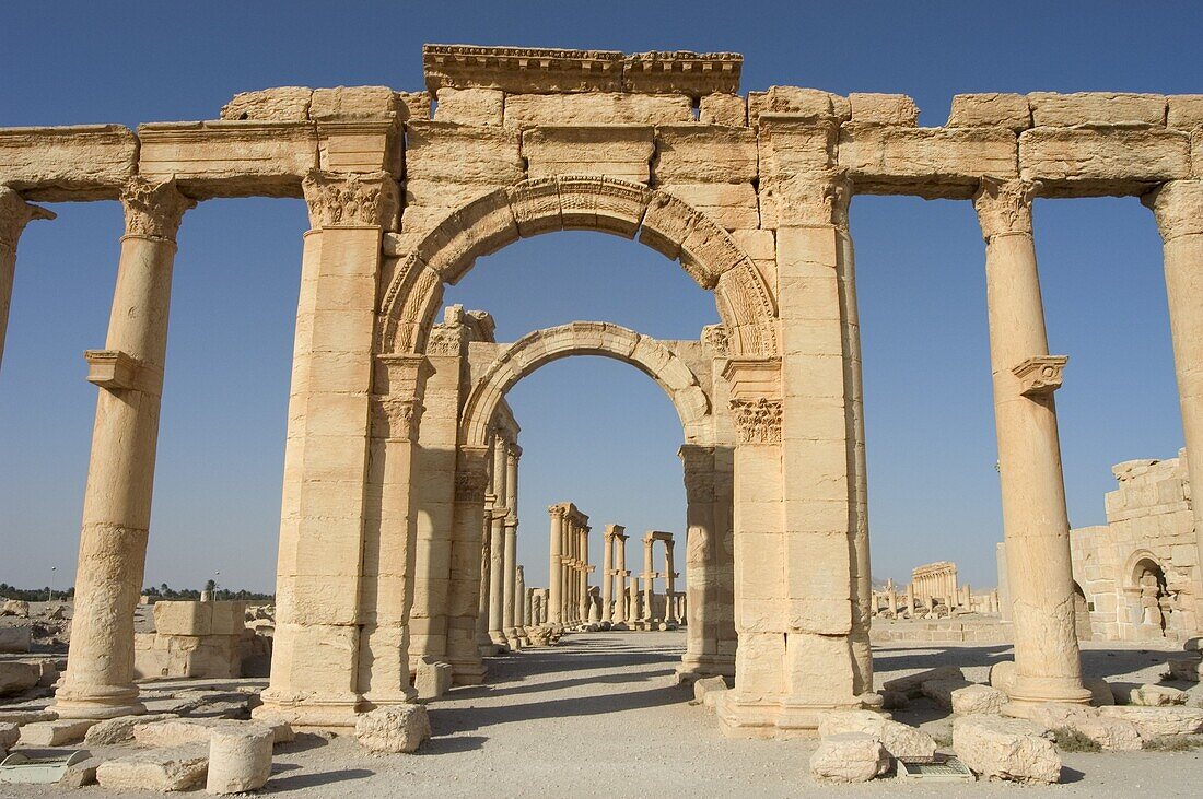 Monumental arch, archaelogical ruins, Palmyra, UNESCO World Heritage Site, Syria, Middle East