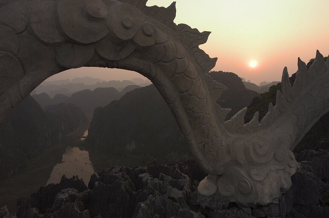 Sunset, dragon's backbone, hill top view, Tam Coc, Ninh Binh, south of Hanoi, North Vietnam, Southeast Asia, Asia