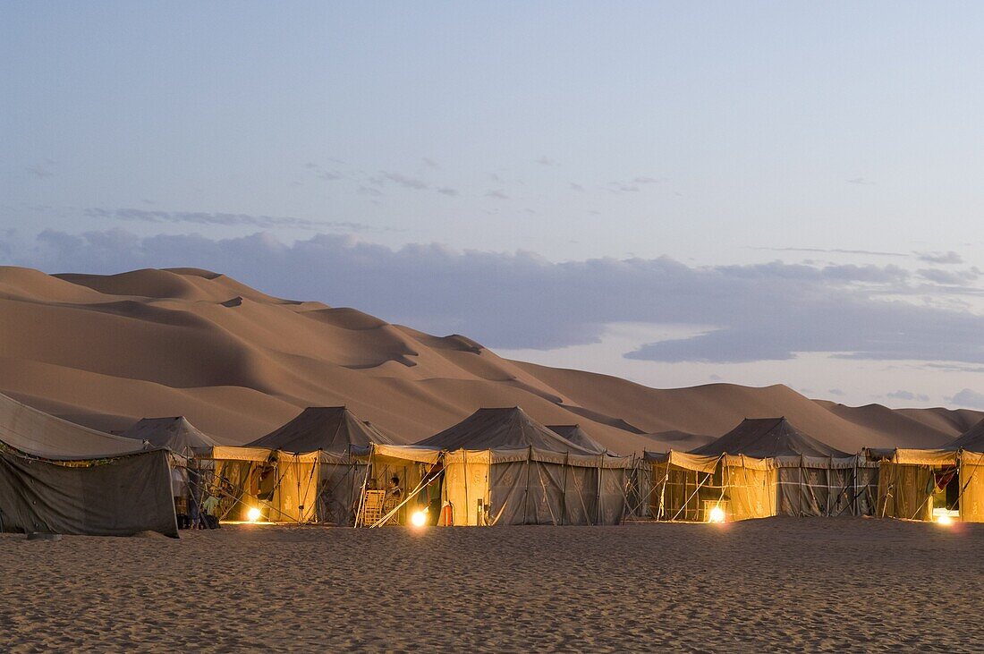 Tourist camp, Erg Awbari, Sahara desert, Fezzan, Libya, North Africa, Africa