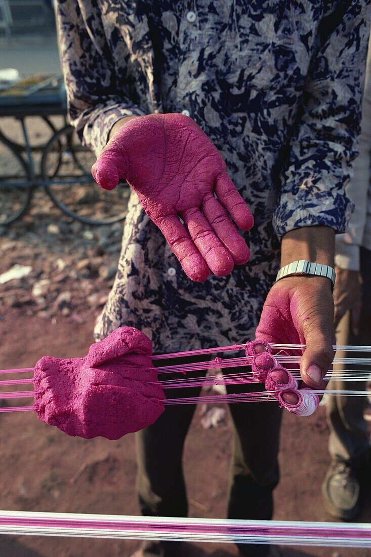 Kite string production, string is coated in ground glass for fighting kite festival in January, Ahmedabad, Gujarat state, India, Asia
