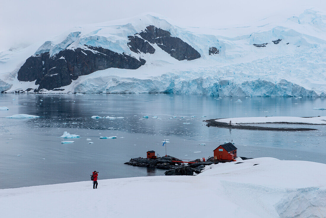 Lecturers and passengers of expedition cruise ship MS Hanseatic (Hapag-Lloyd Cruises) trek to the outlook point above Base Almiranta Brown (Argentina), Paradise Bay (Paradise Harbor), Danco Coast, Graham Land, Antarctica