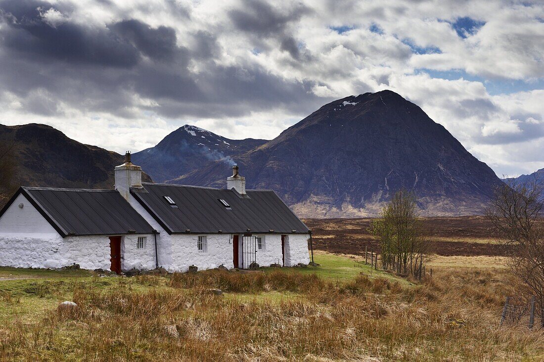 Black Rock Cottage and Buachaille Etive Mor, Glencoe, Highland region, Scotland, United Kingdom, Europe