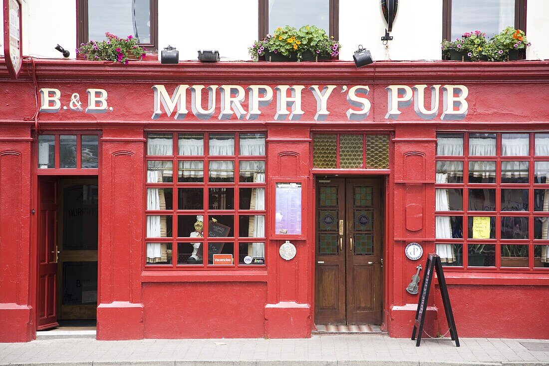 Murphy's Pub in Dingle, County Kerry, Munster, Republic of Ireland, Europe