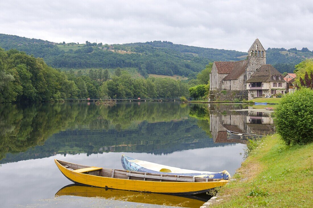 The village of Beaulieu-sur-Dordogne, Dordgone, France, Europe
