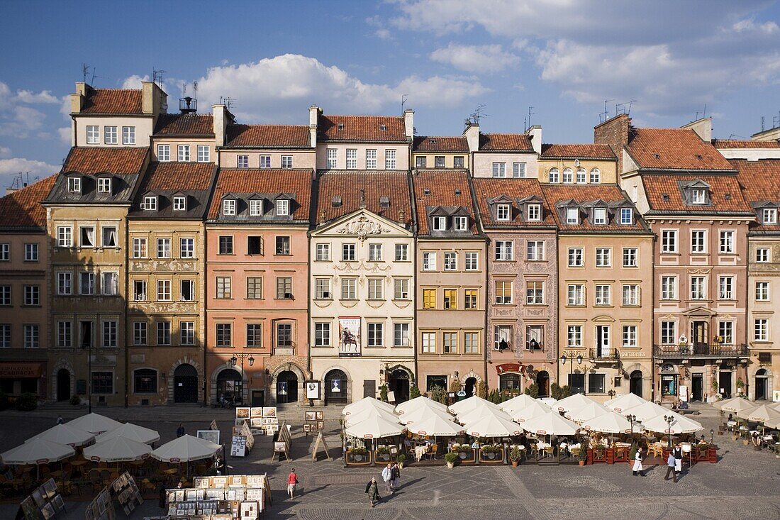Cafes in the Old Town Square (Rynek Starego Miasto), with rebuilt medieval buildings, Old Town (Stare Miasto), UNESCO World Heritage Site, Warsaw, Poland, Europe