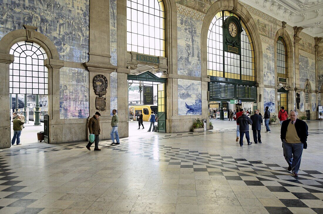 Interior of the Sao Bento Railway Station, decorated with tiles (azulejos) illustrating historical events, painted by Jorge Colalo, Porto, Portugal, Europe