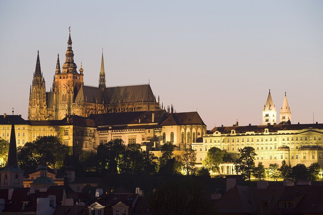 Evening, St. Vitus's Cathedral, Royal Palace and Castle, UNESCO World Heritage Site, Prague, Czech Republic, Europe