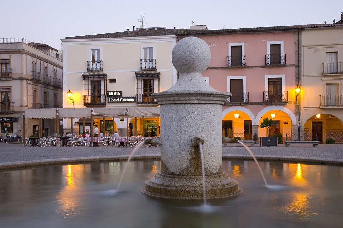 Fountain in the illuminated Plaza Mayor at dusk, Trujillo, Caceres, Extremadura, Spain, Europe