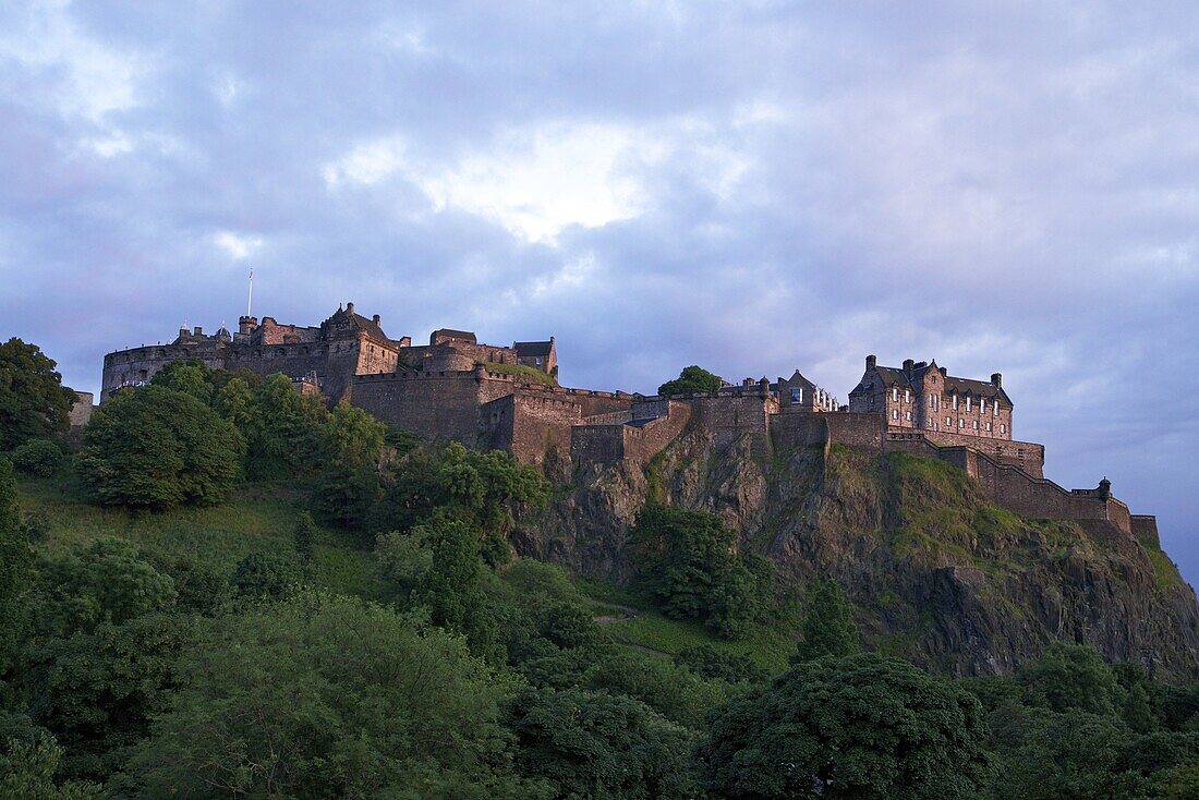 Edinburgh Castle at sunset from Princes Street, Edinburgh, Scotland, United Kingdom, Europe