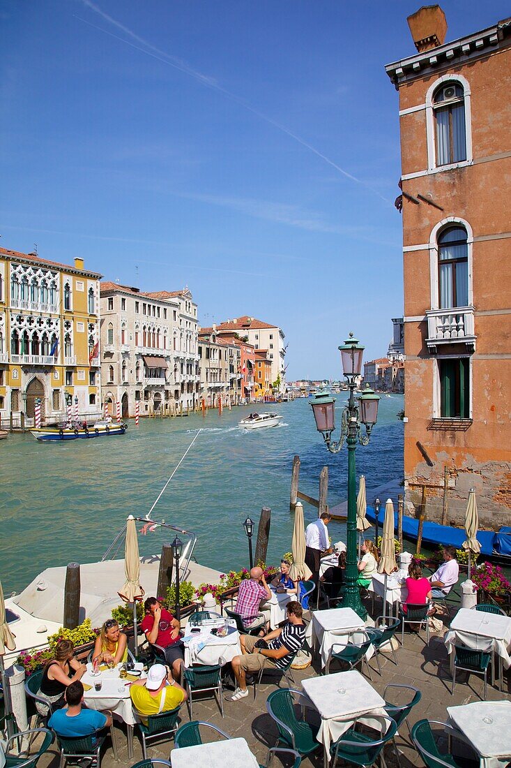 Canalside cafe and Grand Canal, Dorsoduro, Venice, UNESCO World Heritage Site, Veneto, Italy, Europe