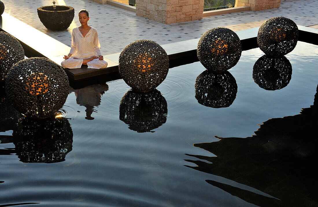 'Meditation, Shangri La Boracay Resort and Spa in Boracay, Philippines, Southeast Asia, Asia'10;'