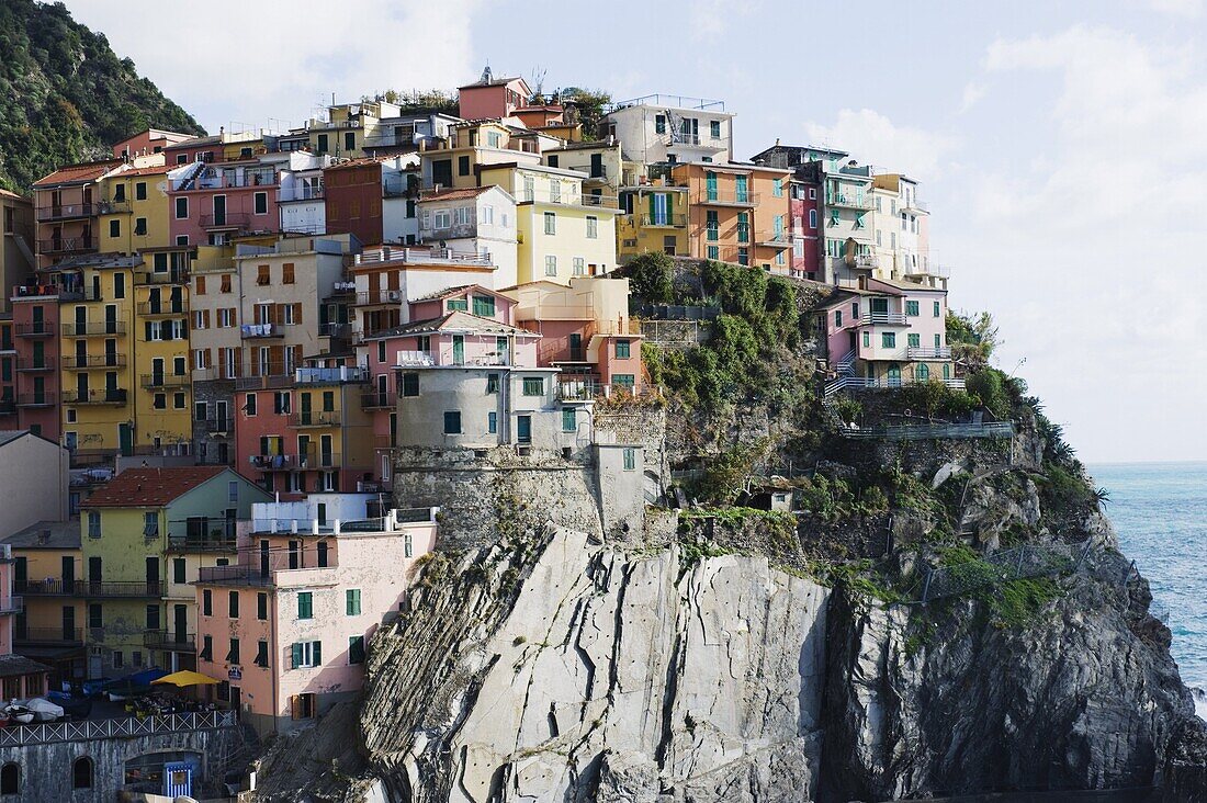 Clifftop village of Manarola, Cinque Terre, UNESCO World Heritage Site, Liguria, Italy, Europe