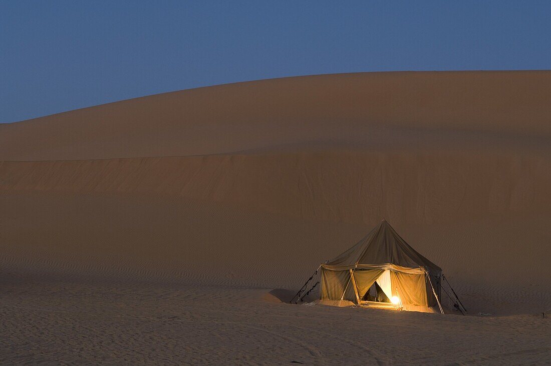 Tourist camp, Erg Awbari, Sahara desert, Fezzan, Libya, North Africa, Africa