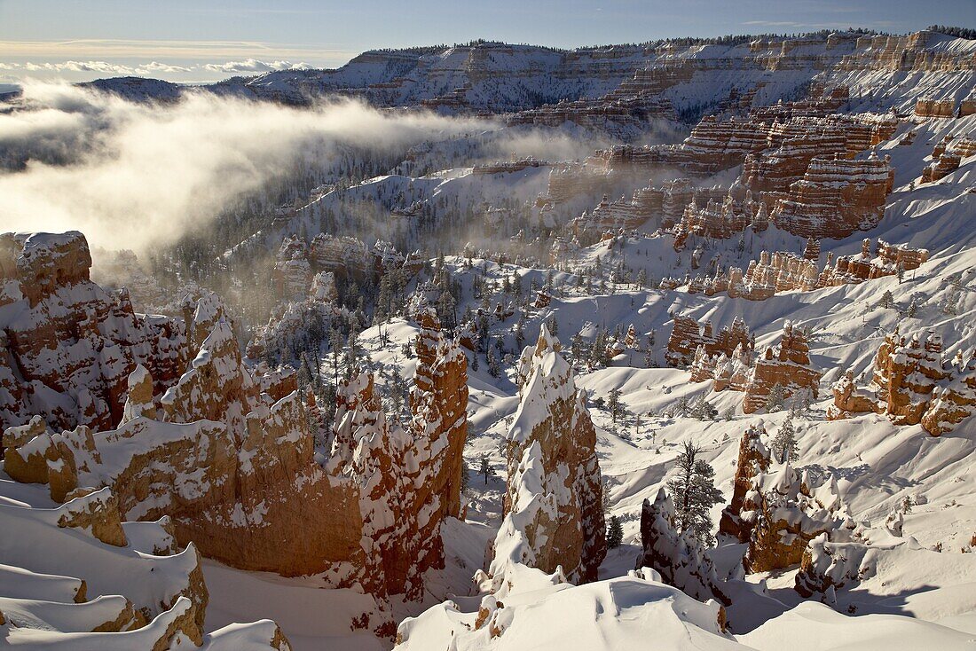 Sunrise at Sunrise Point with snow, Bryce Canyon National Park, Utah, United States of America, North America