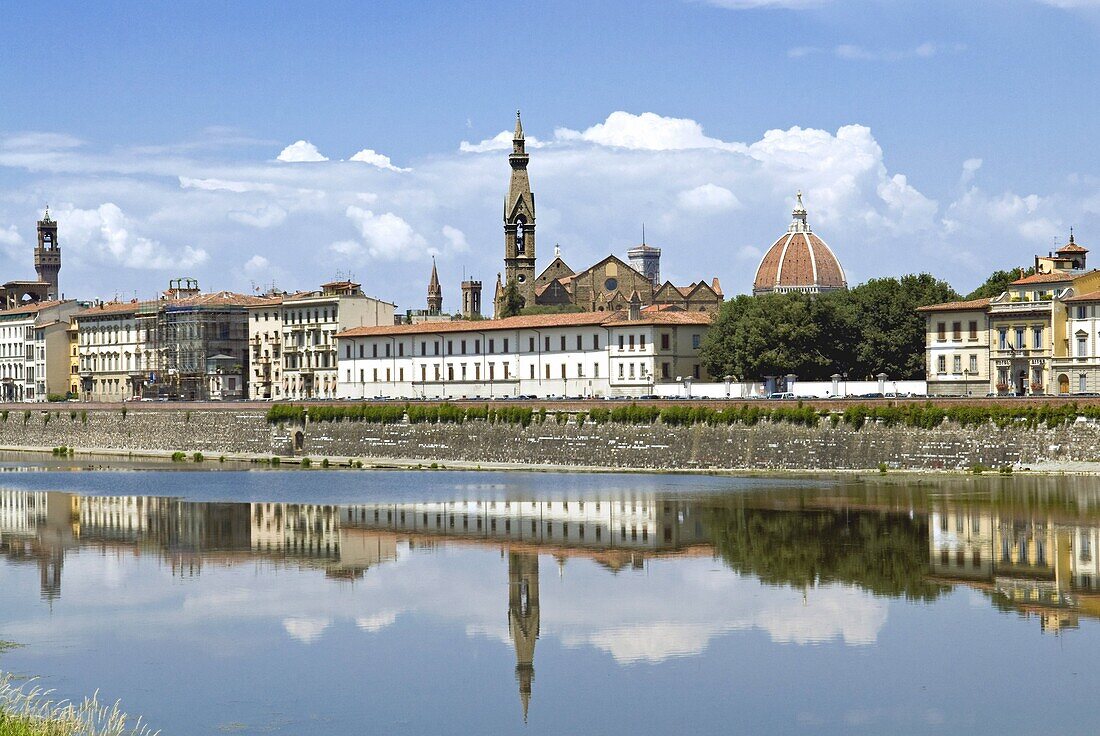 Arno River and Lungarno Diaz, Florence, UNESCO World Heritage Site, Tuscany, Italy , Europe