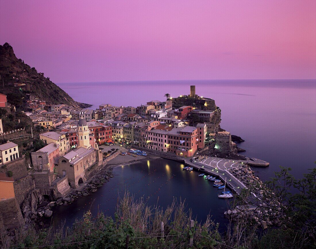 Vernazza harbour at dusk, Vernazza, Cinque Terre, UNESCO World Heritage Site, Liguria, Italy, Europe