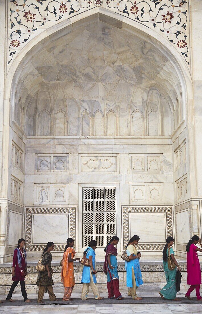 Indian women standing in line at Taj Mahal, UNESCO World Heritage Site, Agra, Uttar Pradesh, India, Asia