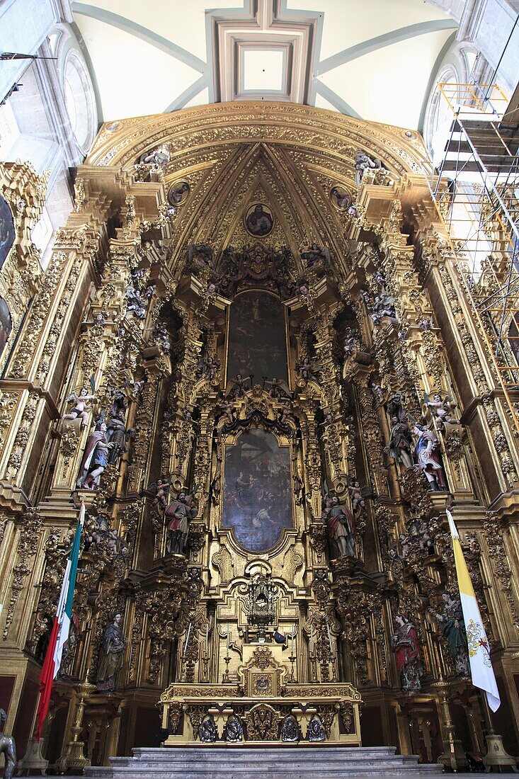 Altar, Metropolitan Cathedral, the largest church in Latin America, Zocalo, Plaza de la Constitucion, Mexico City, Mexico, North America