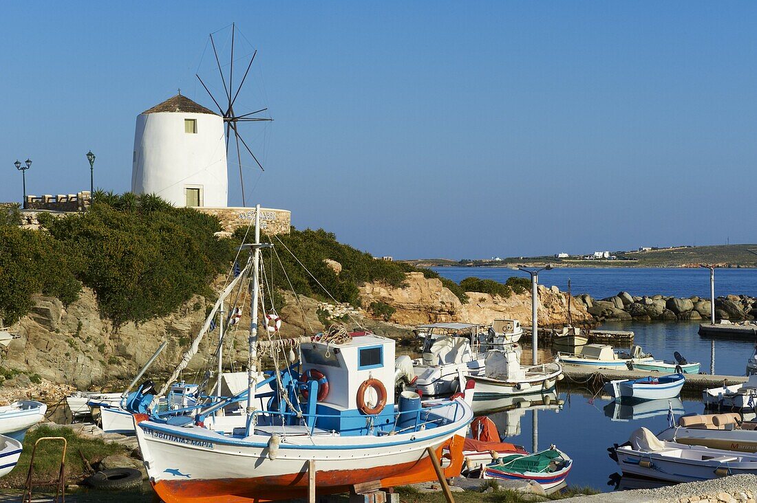 Windmill near the harbour, Parikia (Hora), Paros, Cyclades, Greek Islands, Greece, Europe