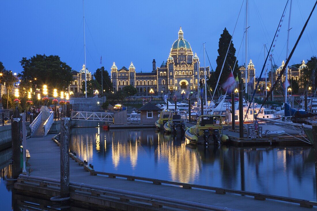 Inner Harbour and Parliament Building, at night, Victoria, Vancouver Island, British Columbia, Canada, North America