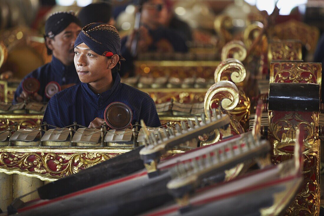 Members of gamelan performance inside Kraton (Palace of Sultans), Yogyakarta, Java, Indonesia, Southeast Asia, Asia