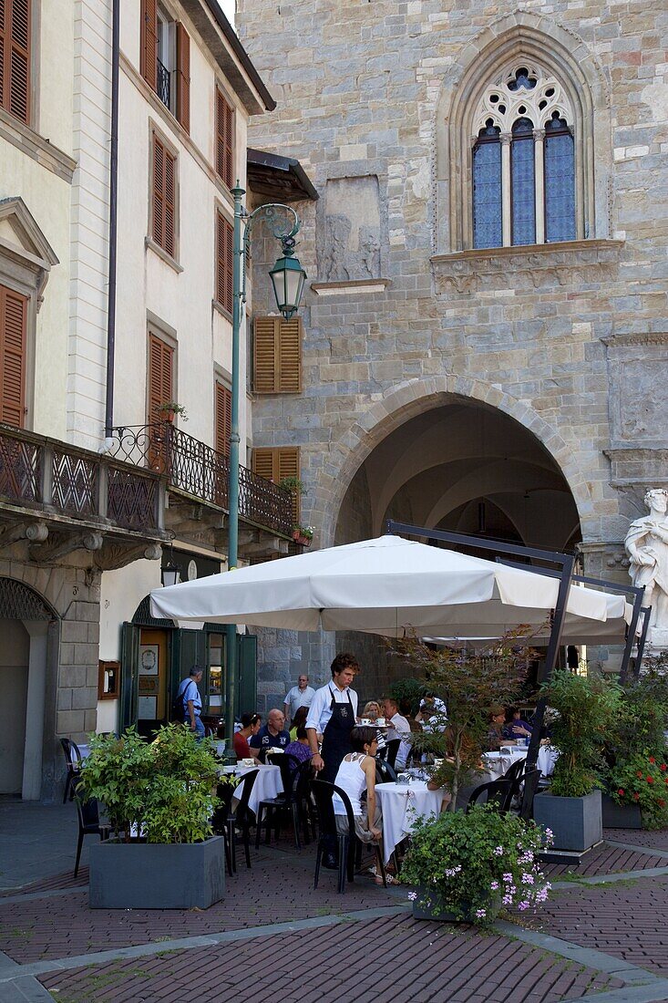 Cafe on the Piazza Vecchia, Bergamo, Lombardy, Italy, Europe