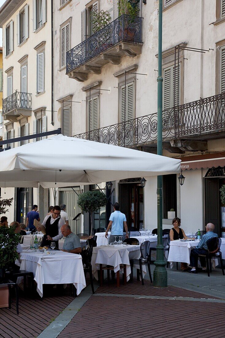 Restaurant, Piazza Vecchia, Bergamo, Lombardy, Italy, Europe