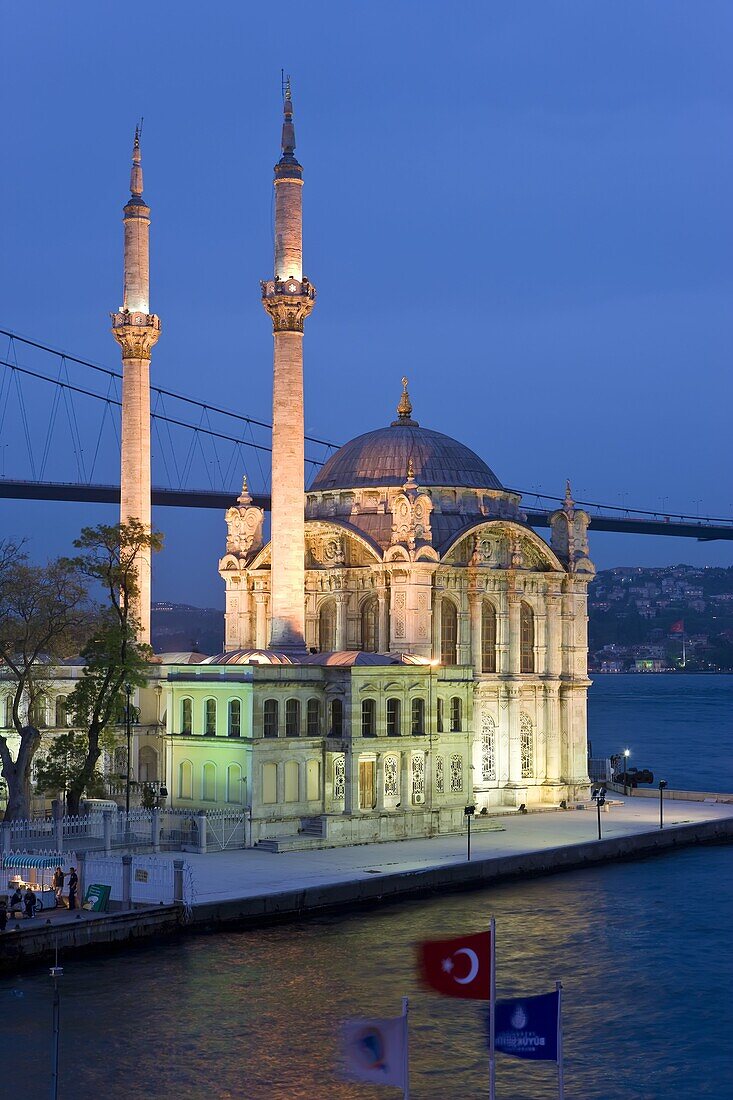 Elevated view over the Bosphorous Bridge and Ortakoy Camii Mosque (Buyuk Mecidiye Camii) in the trendy Ortakoy district, Istanbul, Turkey, Europe