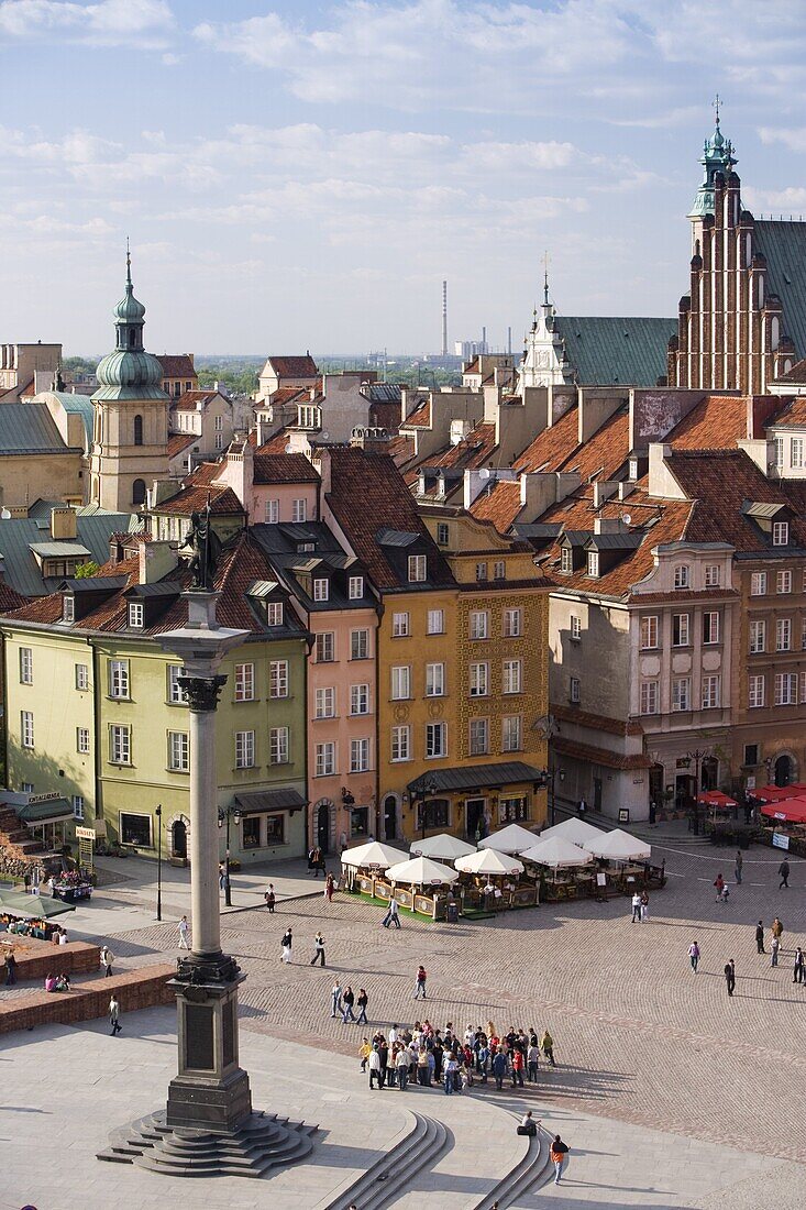 Elevated view over Castle Square (Plac Zamkowy) and Sigismund III Vasa Column to the colourful houses of the Old Town (Stare Miasto), UNESCO World Heritage Site, Warsaw, Poland, Europe