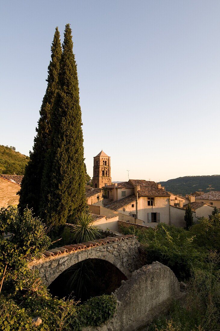 Moustiers-Sainte-Marie, Alpes-de-Haute-Provence, Provence, France, Europe