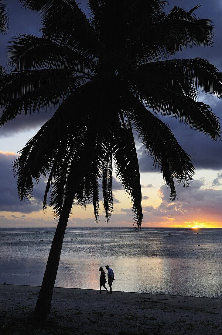 Couple walking on beach, Paradise Cove, Aitutaki, Cook Islands, South Pacific Ocean, Pacific