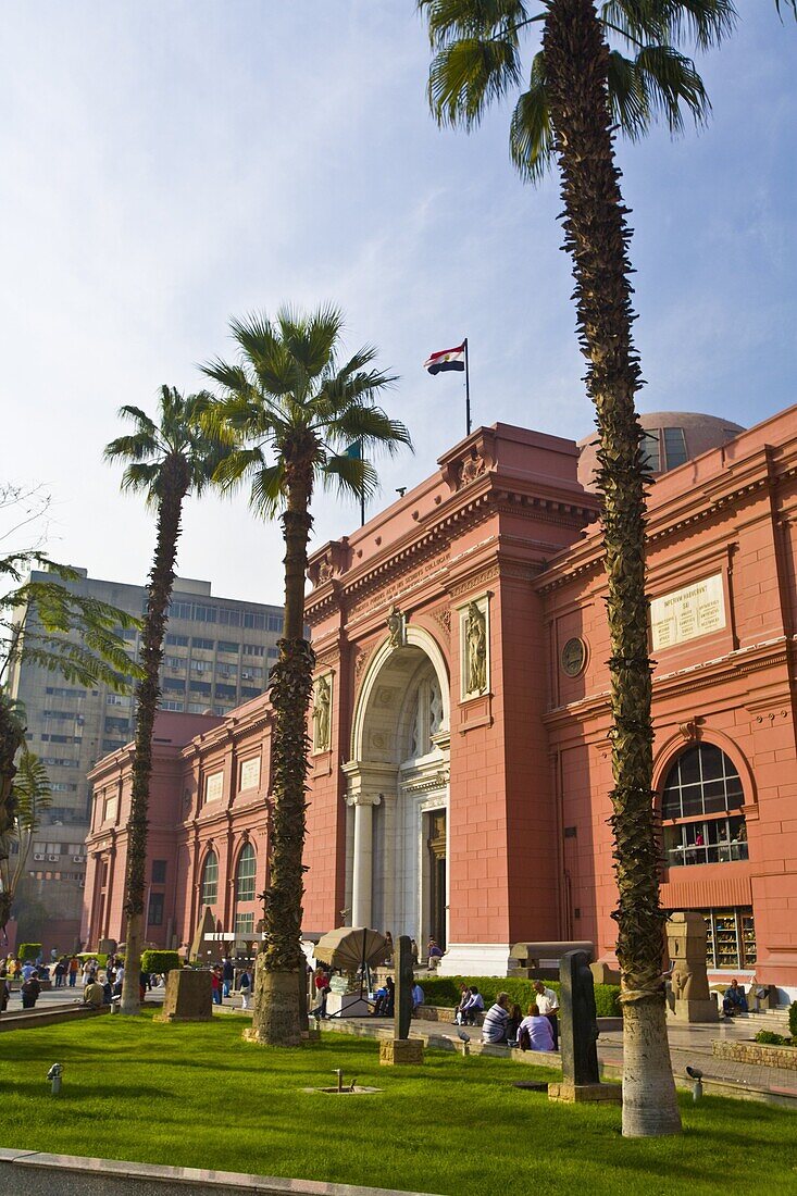 Exterior, The Museum of Egyptian Antiquities (Egyptian Museum), Cairo, Egypt, North Africa, Africa