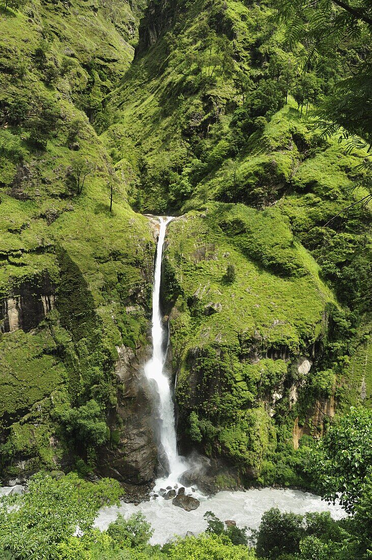 Chyamche Falls, Marsyangdi River Valley, Annapurna Conservation Area, Gandaki, Western Region (Pashchimanchal), Nepal, Asia