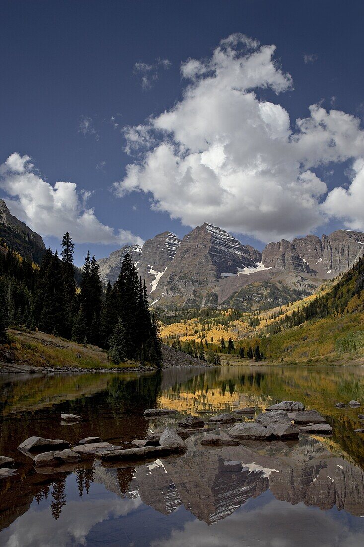 Maroon Bells reflected in Maroon Lake with fall color, White River National Forest, Colorado, United States of America, North America