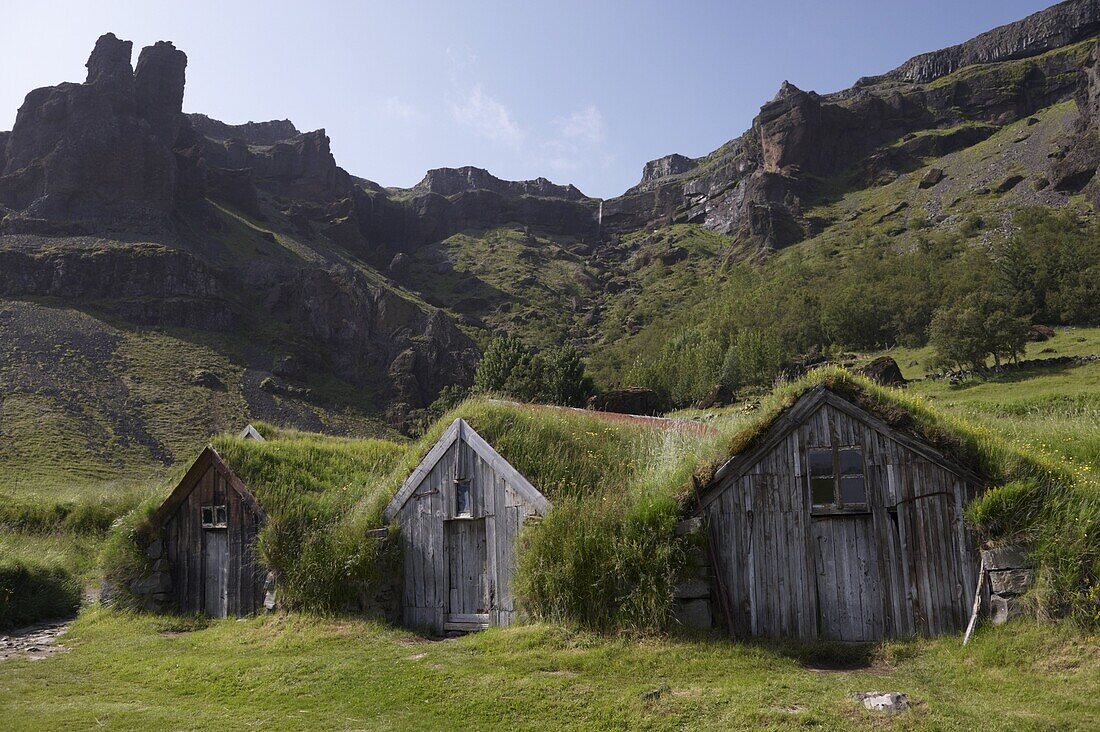 Farm buildings dating from the 18th and 19th centuries at Nupsstadur, under Lomagnupur cliffs, South Iceland, Iceland, Polar Regions
