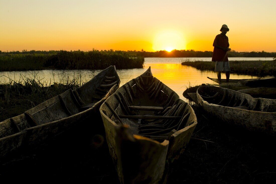 Fisherman repairs his net at sunset, Canal des Pangalanes, Mankara, Madagascar, Indian Ocean, Africa