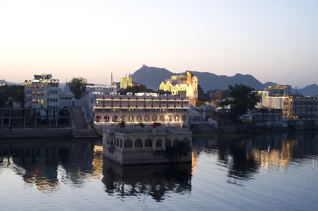 Buildings overlooking Lake Pichola lighting up to celebrate Diwali festival, Udaipur, Rajasthan, India, Asia