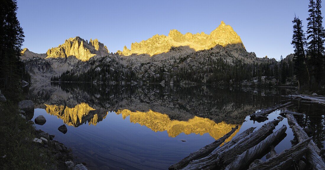 Dawn over Baron Lake, Sawtooth Mountains, Sawtooth Wilderness, Sawtooth National Recreation Area, Rocky Mountains, Idaho, United States of America, North America