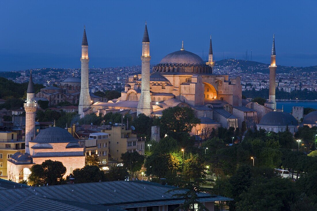 Elevated view of Aya Sofya (Sancta Sophia),  UNESCO World Heritage Site,  in Sultanahmet,  Istanbul,  Turkey,  Europe