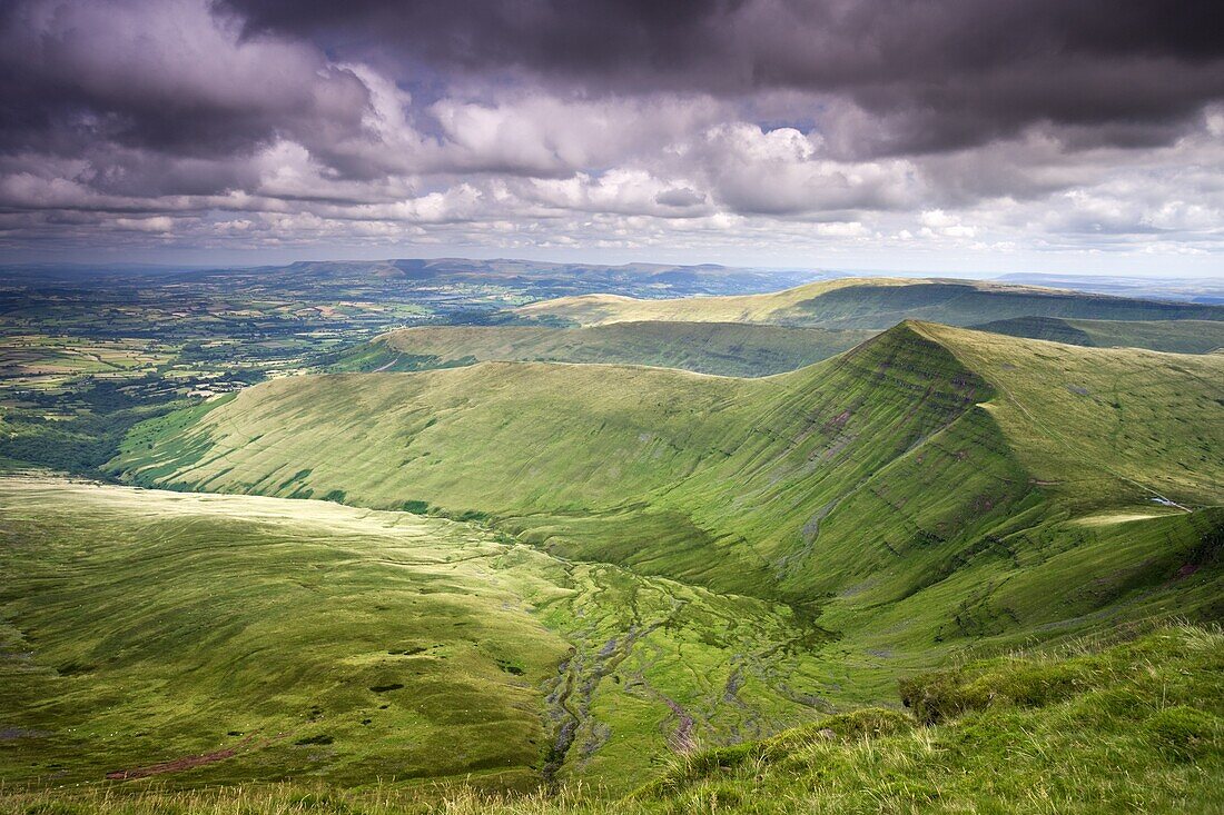 Cribyn viewed from Pen-y-Fan,  the highest mountain in the Brecon Beacons National Park,  Powys,  Wales,  United Kingdom,  Europe