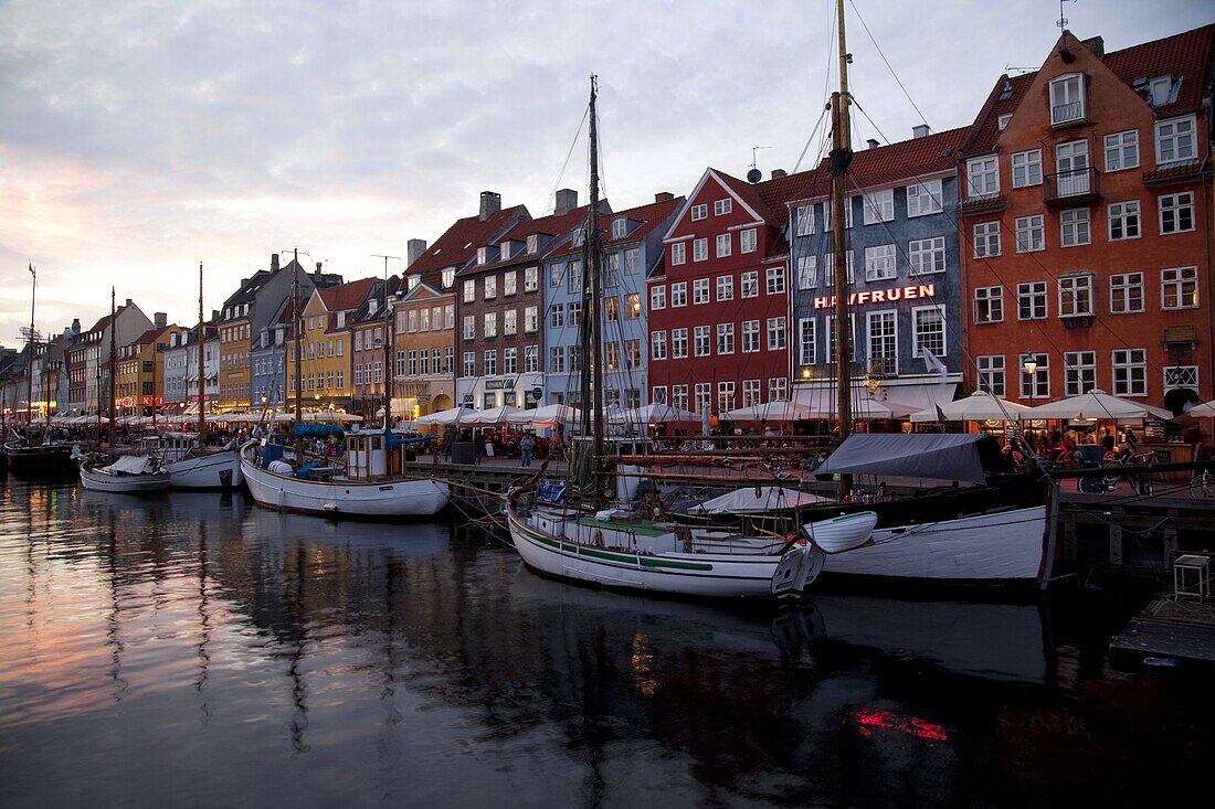 Nyhavn at dusk, Copenhagen, Denmark, Scandinavia, Europe