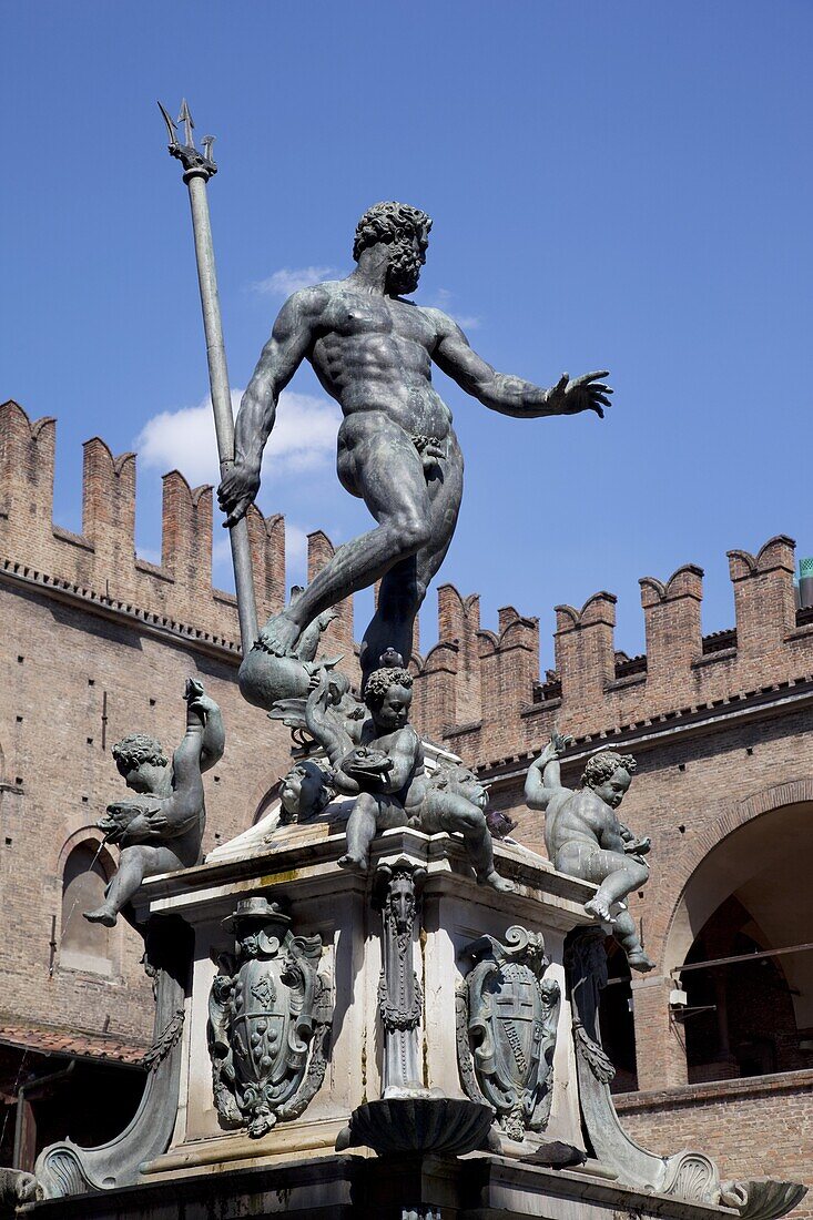 Fountain of Neptune, Piazza del Nettuno, Bologna, Emilia Romagna, Italy, Europe