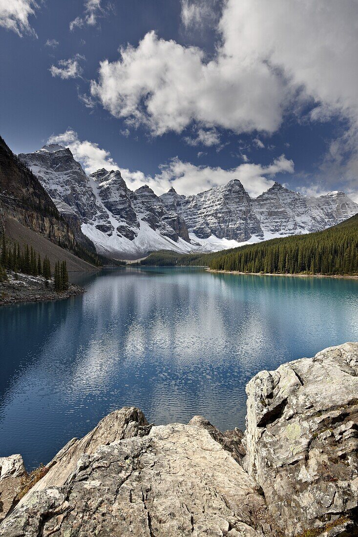 Moraine Lake in the fall with fresh snow, Banff National Park, UNESCO World Heritage Site, Alberta, Canada, North America