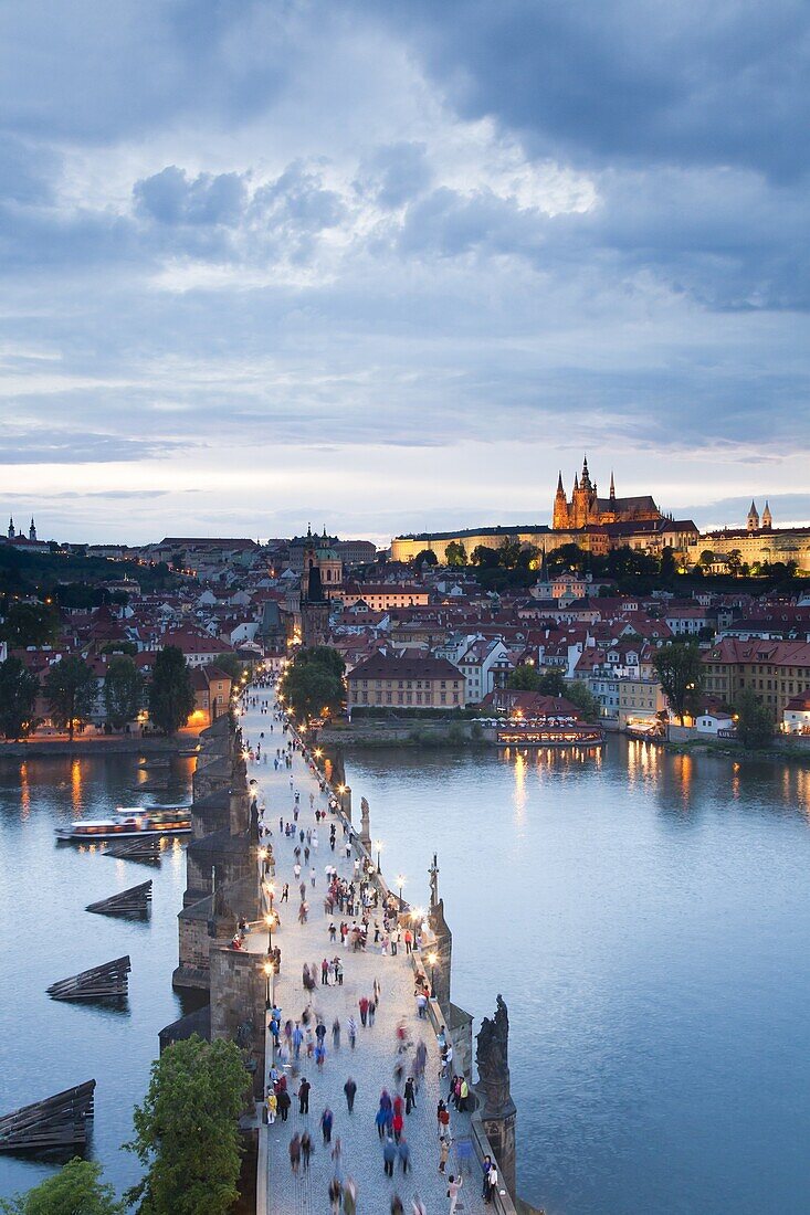 St. Vitus Cathedral, Charles Bridge, River Vltava and the Castle District in the evening, UNESCO World Heritage Site, Prague, Czech Republic, Europe