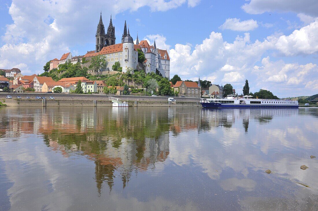 Cruise ship on the Elbe before the Albrechtsburg in Meissen, Saxony