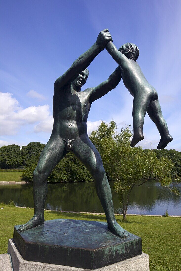 Father and Baby playing, by Gustav Vigeland, sculptures in bronze in Vigeland Sculpture Park, Frognerparken, Oslo, Norway, Scandinavia, Europe