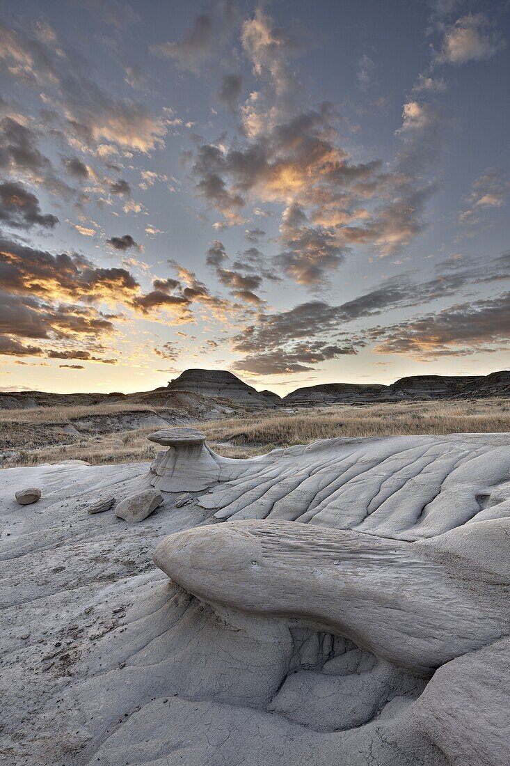 Sunrise in the badlands, Dinosaur Provincial Park, UNESCO World Heritage Site, Alberta, Canada, North America