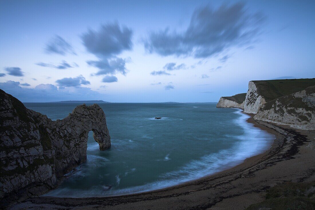 Dawn atop the cliffs at Durdle Door, Jurassic Coast, UNESCO World Heritage Site, Dorset, England, United Kingdom, Europe
